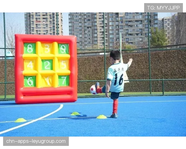 体育趣味挑战：运动员的疯狂特技动作合集